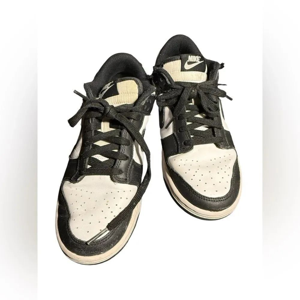 Nike White and Black Low-Top Sneaker
